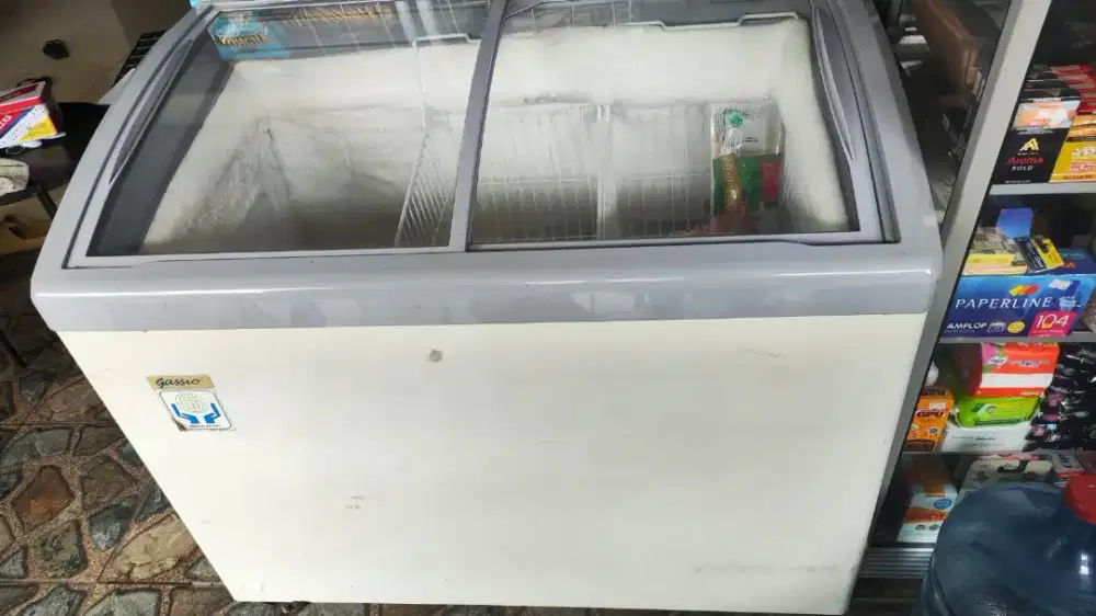 FREEZER SHOWCASE GASSIO