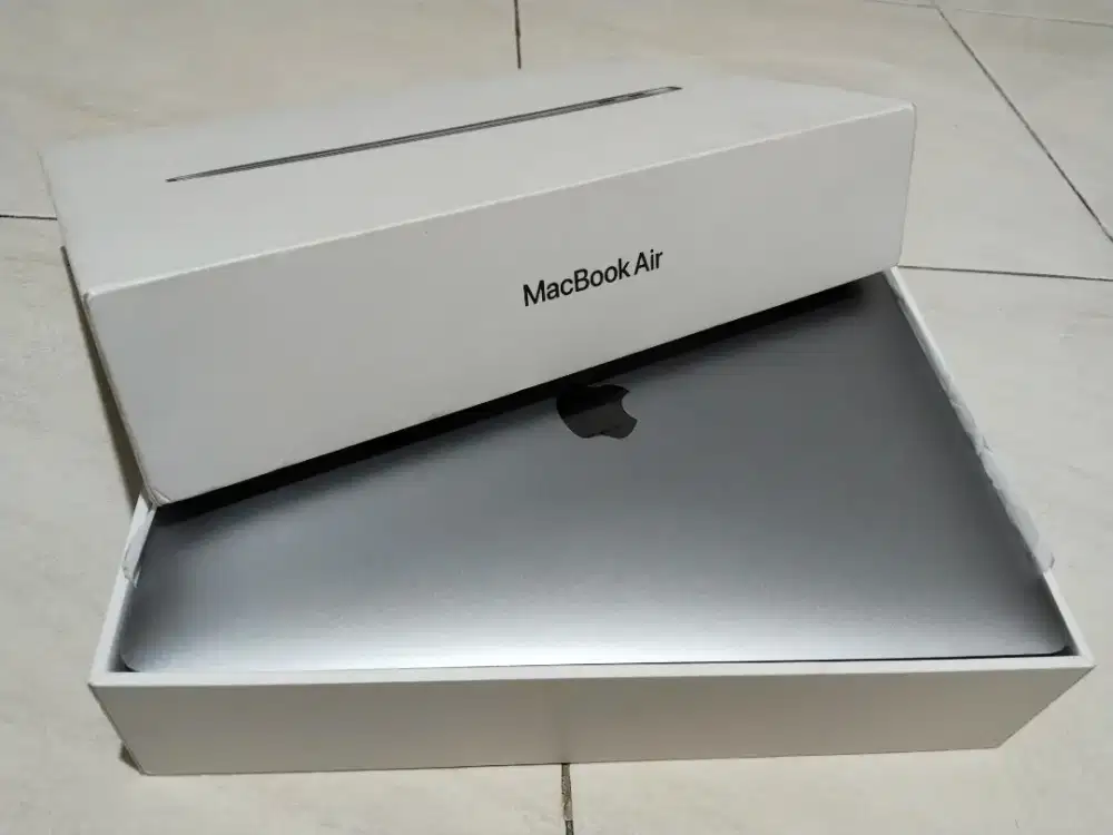 Dijual macbook Air m1 2020 ex ibox 2023 Lengkap Fulset Siap pakai COD