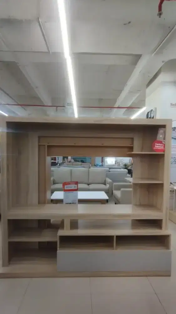 FRIZA LEMARI TV ENTERTAINMENT CENTER