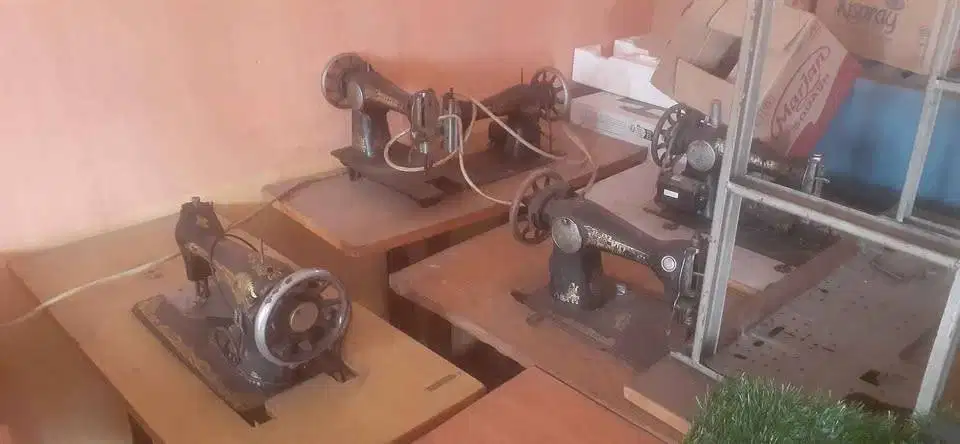 mesin jahit + obras