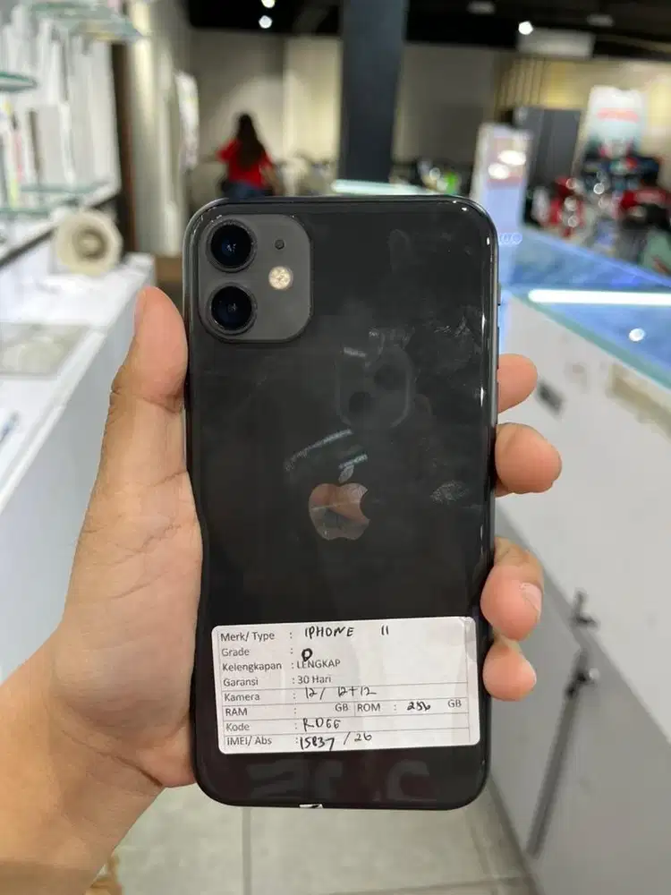 iphone 11, second like new