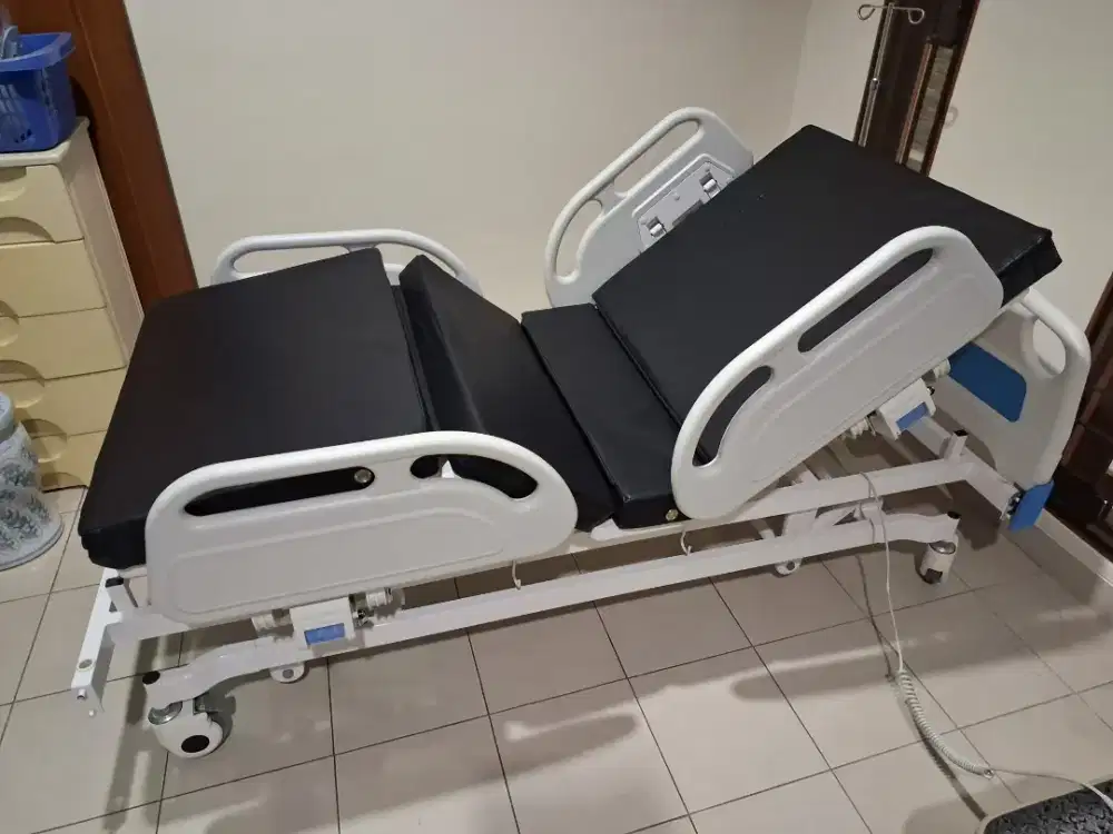 SELLA - Hospital Bed Pasien Elektrik 3 Crank