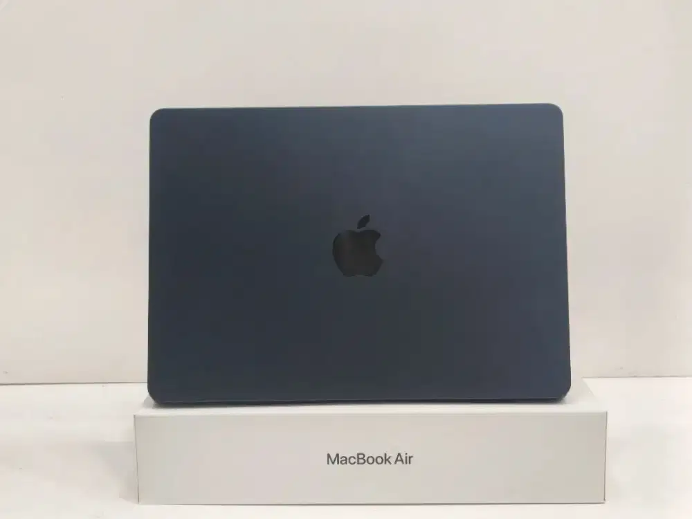 MACBOOK AIR M3 2024 LIKE NEW MASIH GARANSI S/D JANUARI 2026