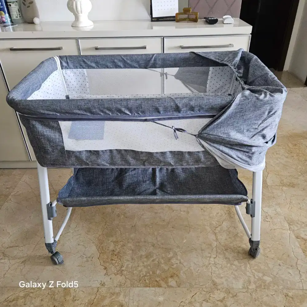 Tempat tidur bayi second