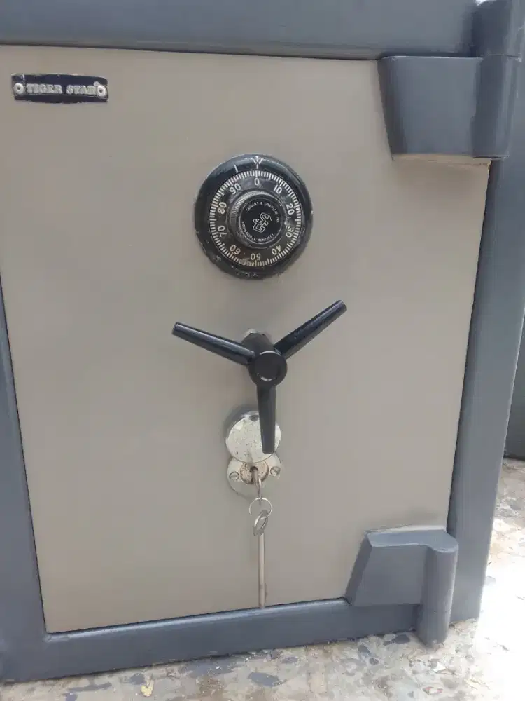 Jual murah Brankas untuk keamanan dokumen penting anda