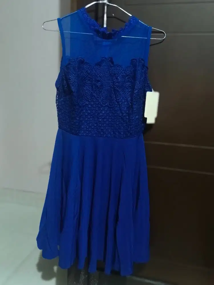 Dress biru berenda