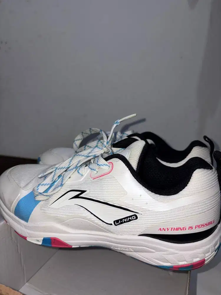 Li-Ning AERO LITE – White/Blue/Pink (Size 40 / US 7 / UK 6)