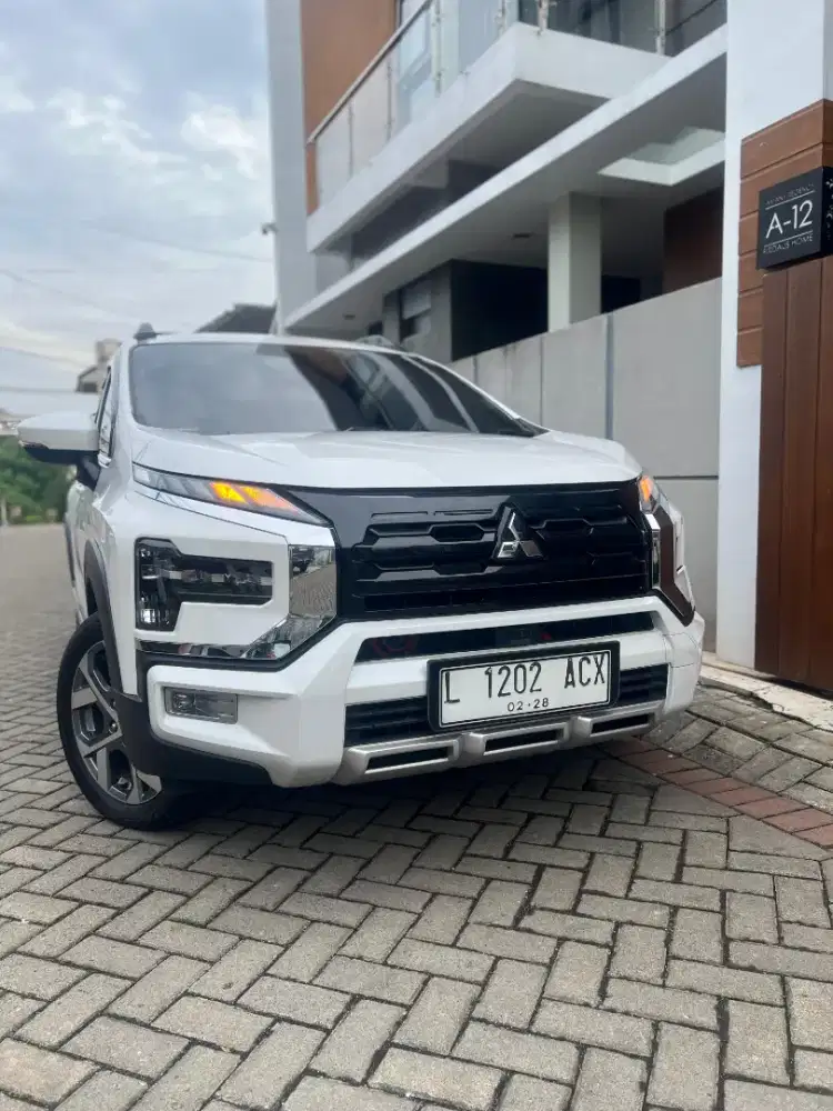 KM 19 RB | XPANDER CROSS 1.5 PLUS AT 2023 PMK SUPER LIKE NEW