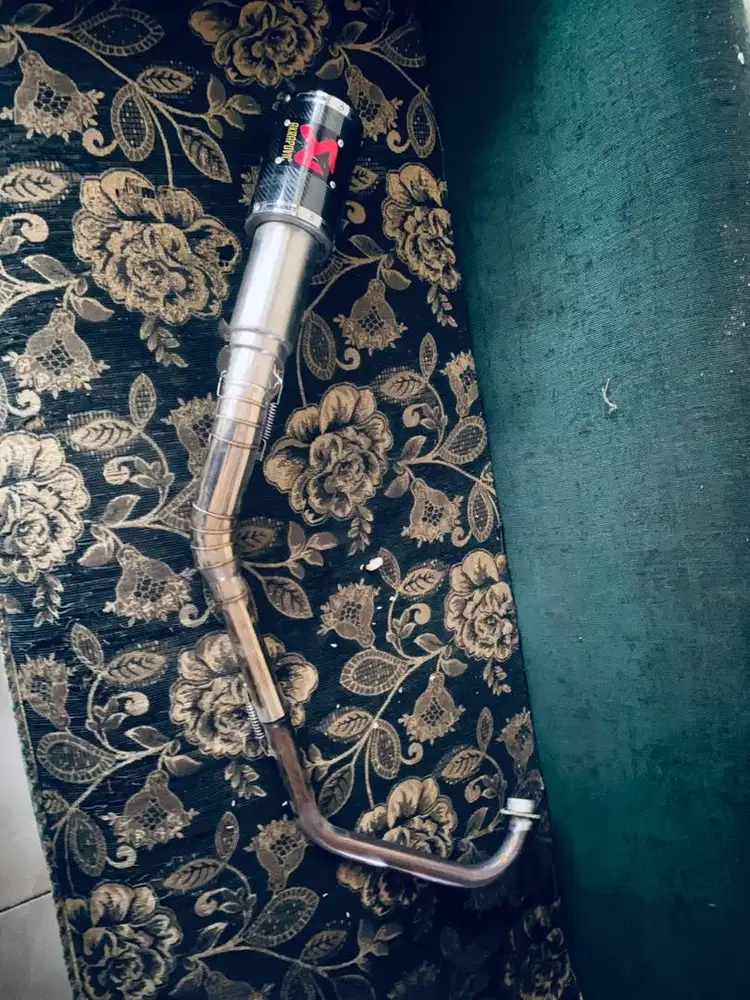 Knalpot racing akrapovic