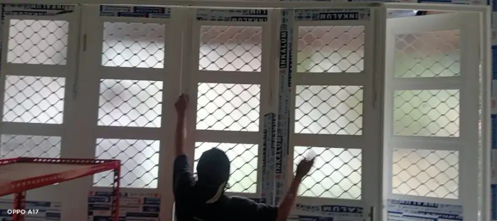 Menerima pesanan pembuatan pintu lipat aluminium kaca