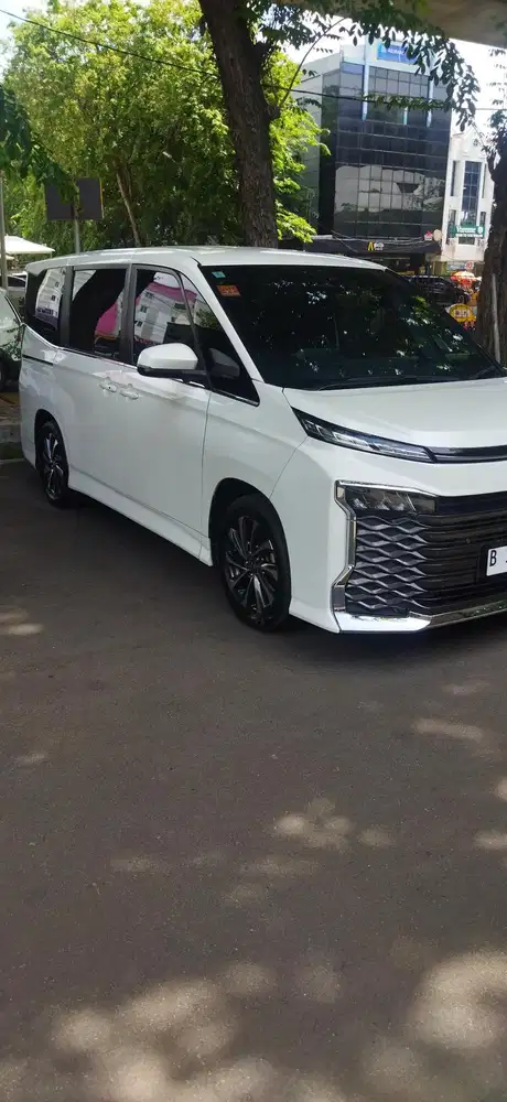 Toyota Voxy 2023 Bensin