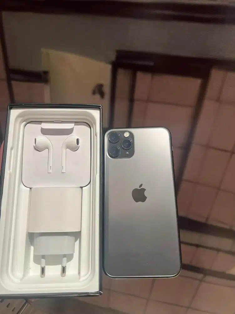 iphone 11 pro max 256gb masih lebih baru