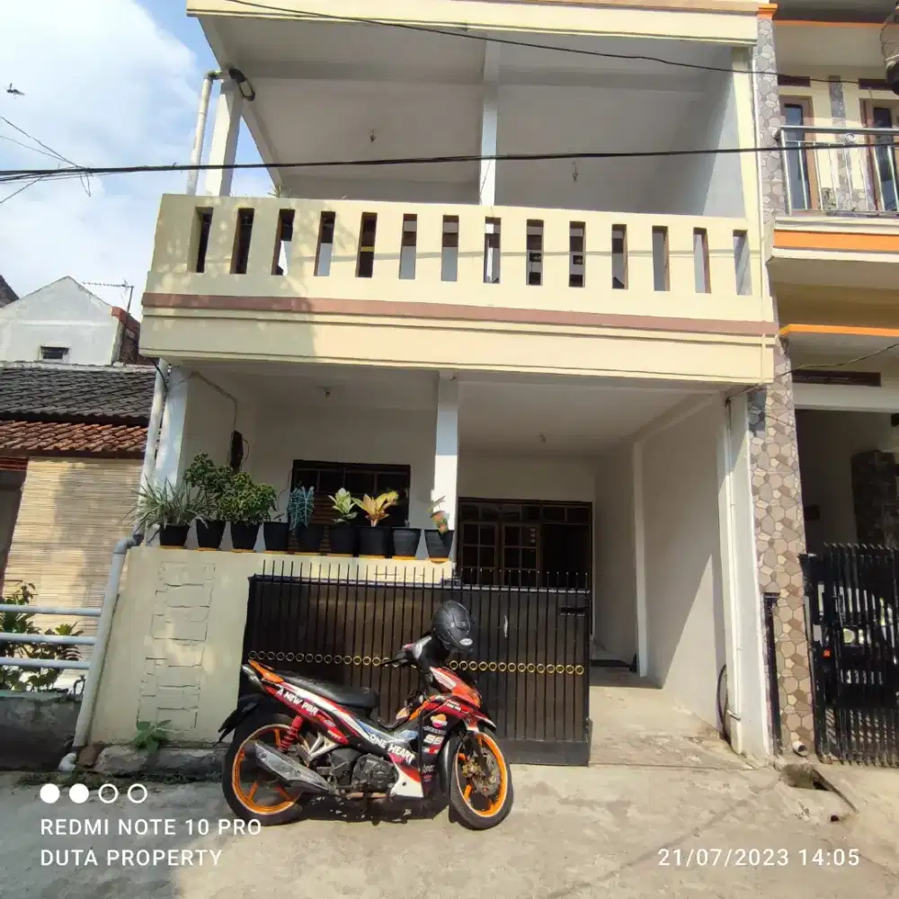 Turun harga!! Dijual cepat rumah 2 lantai di margaasih permai