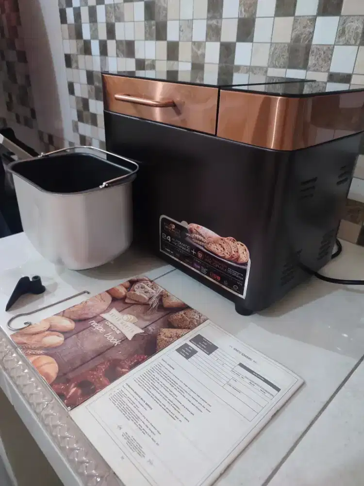 Profesional bread master dengan 24 Multifungsi