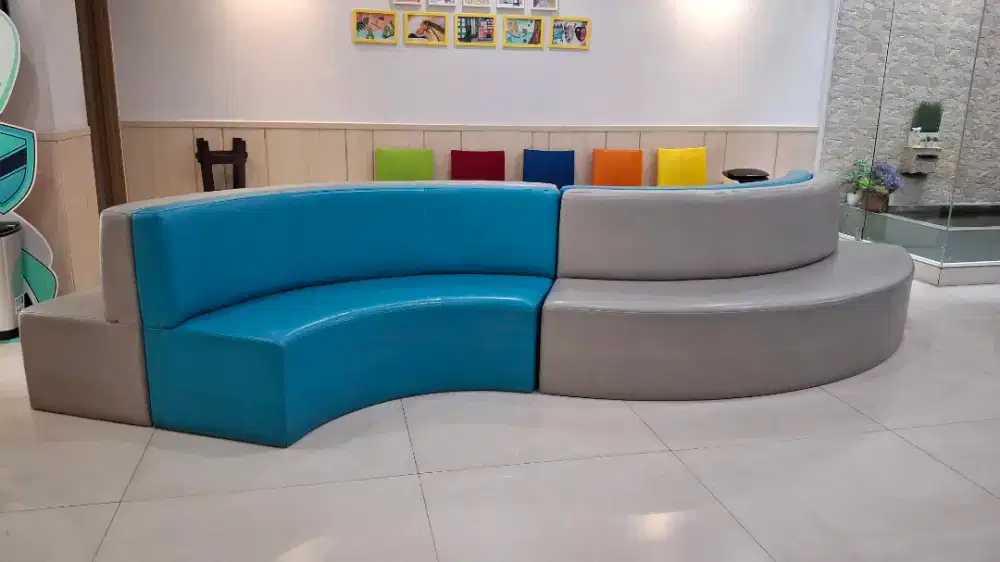 Dijual satu set sofa ruang tunggu modular melengkung