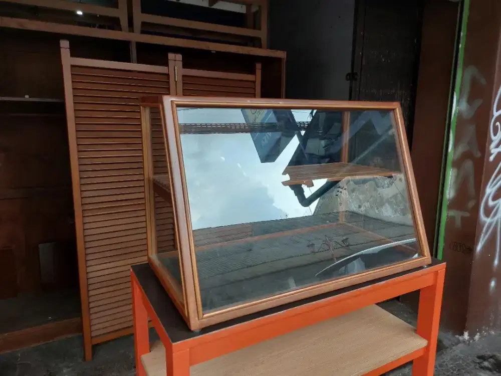 Etalase makanan atau cemilan