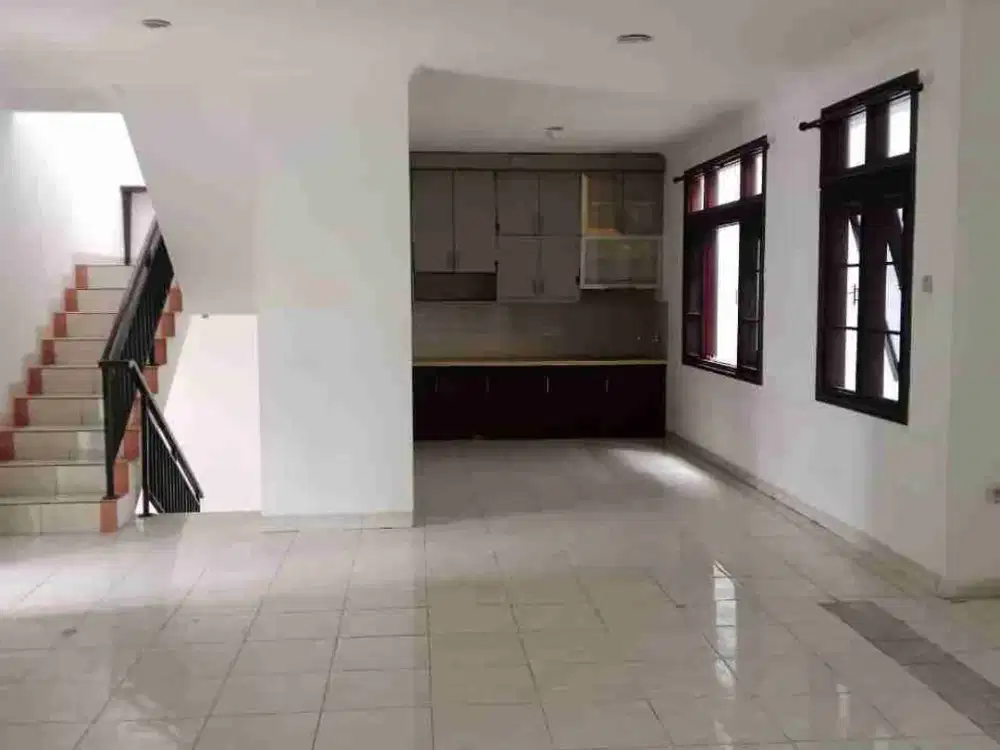 Dijual Rumah Gading pelangi Utama, 3 lantai, Siap huni, Harga nego, Bagus, Lokasi strategis