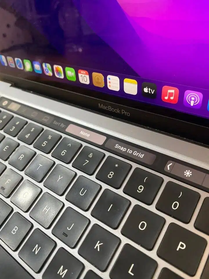 MACBBOK PRO 2019 TOUCHBAR 13'3INC CORE I5 RAM 8GB SSD 128GB-LAYAR MINS