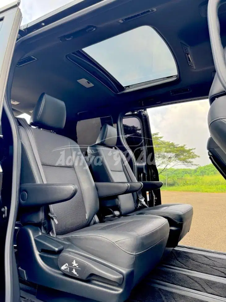 JAMINAN GARANSI 1TH! TOYOTA VOXY 2.0 2019/2018 AT HARGA CASH TERMURAH