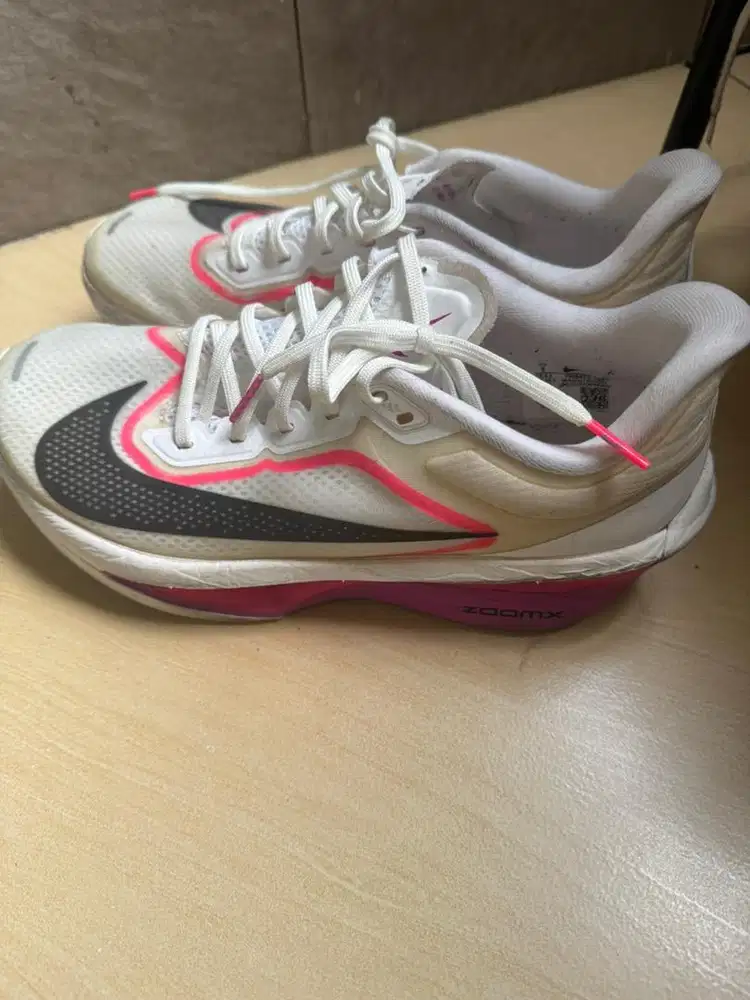 sepatu Nike bekas dijual cepat