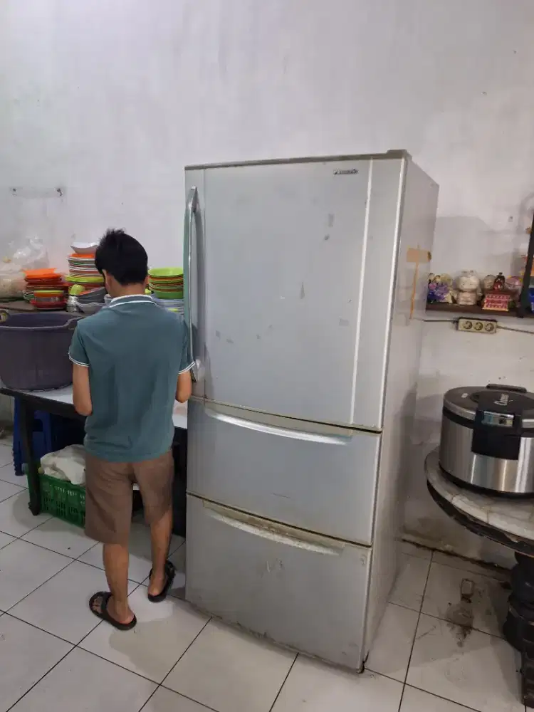KULKAS BESAR 3 PINTU PANASONIC