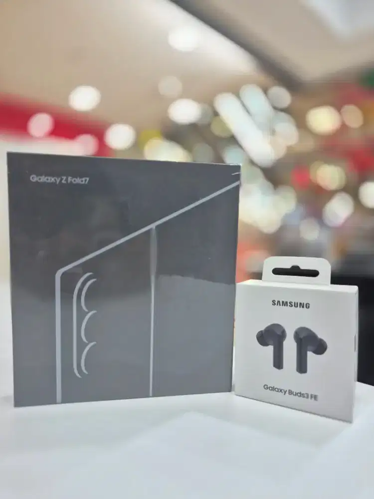 Samsunng galaxy z fold 7 12/256 free galaxy buds