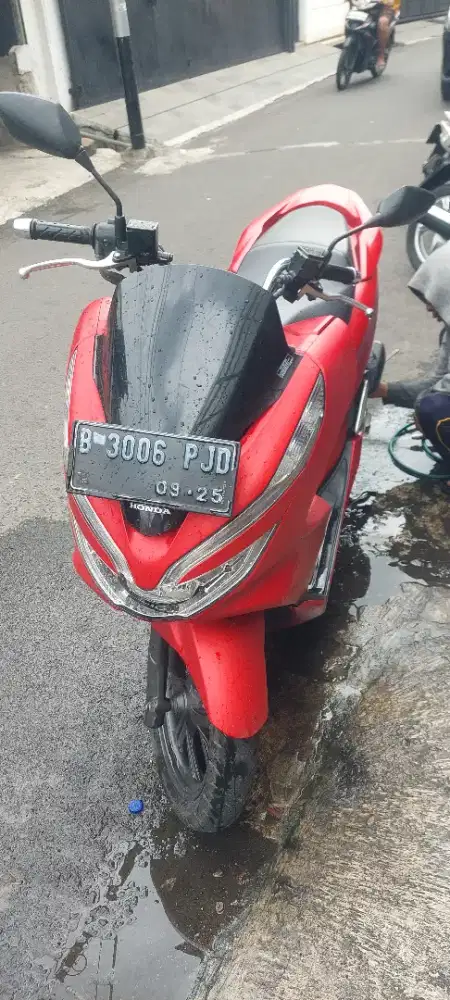 Jual motor honda pcx thn 2018 komplit pjk hidup bisa kridit