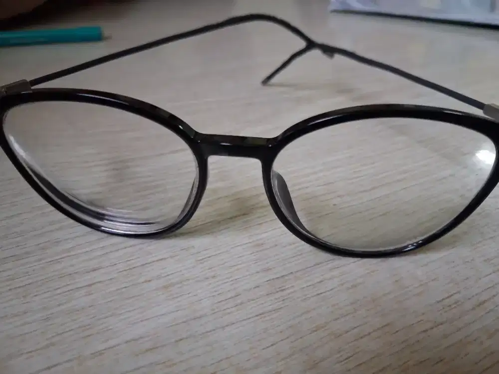 Kacamata Minus Wanita - HSC 2025