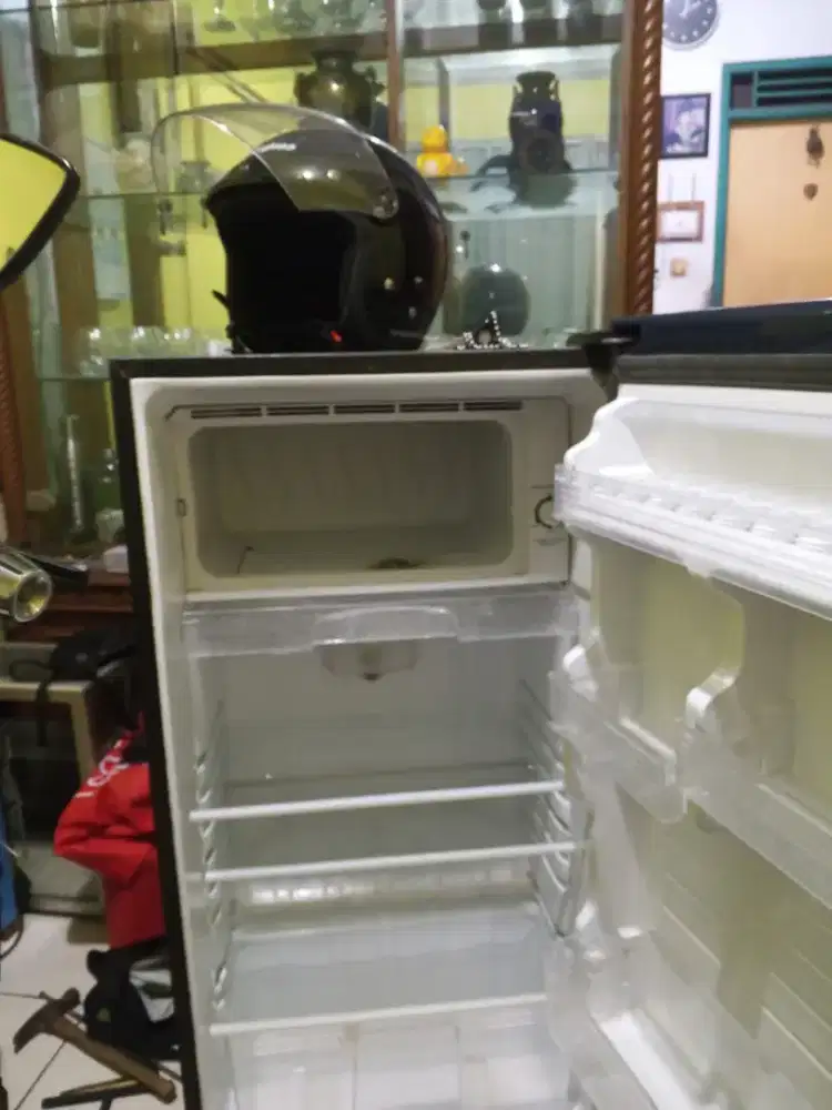 Kulkas sharp 1 pimntu