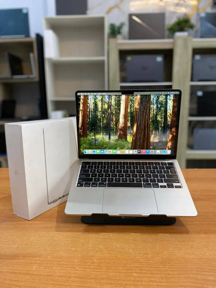 MACBOOK AIR 2022 CHIP M2 13'3 RAM 8GB SSD 256GB FULLSET IBOX-LIKE NEW