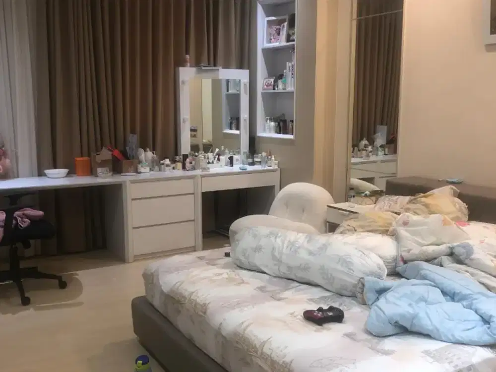 DIJUAL RUMAH MEWAH SEMI FURNISH HARGA TERMURAH DI GOLF LAKE RESIDENCE