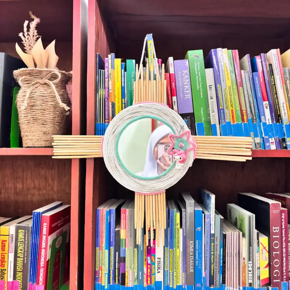 cermin dinding aesthetic