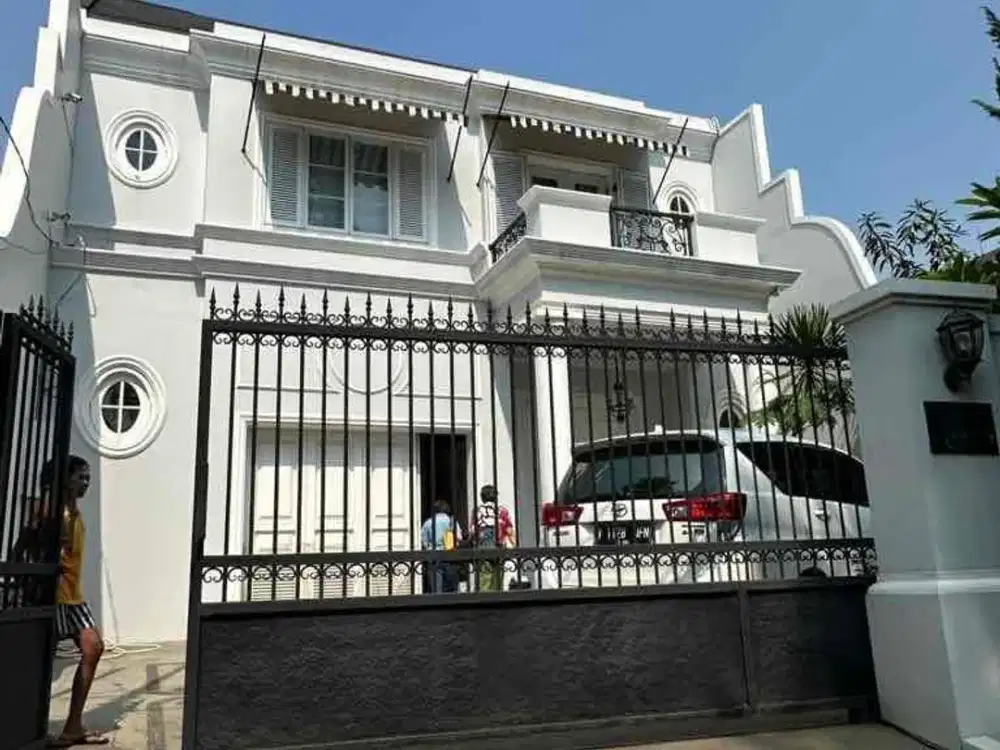 Rumah Bagus Luas Tanah 342 m2 di Kayu Putih - Ada Kolam Renang