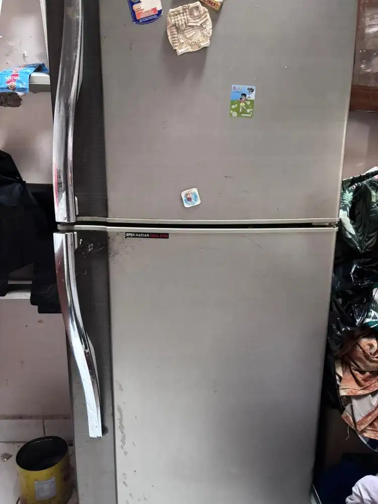 dijual kulkas bekas sharp