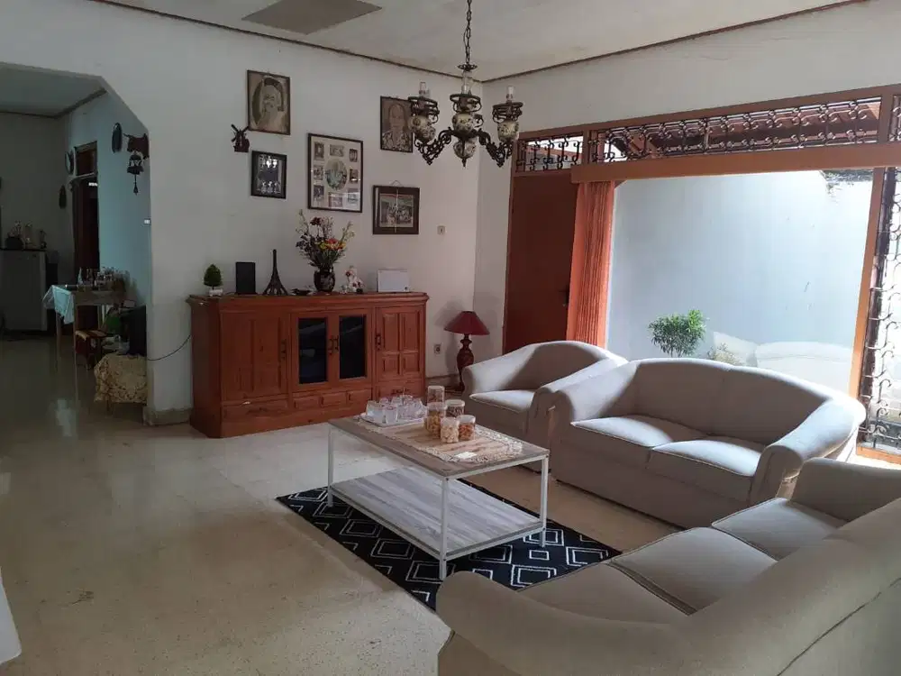 Jual Rumah Berikut 3 Toko