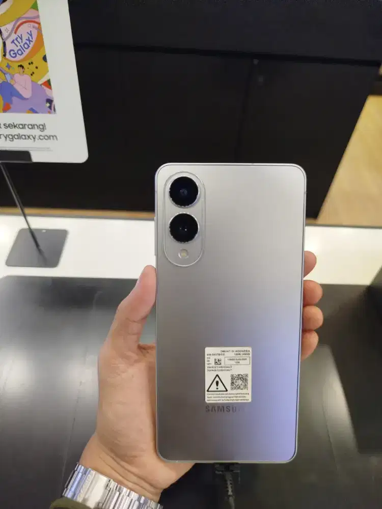 SAMSUNG GALAXY S25 EDGE BERGARANSI RESMI SYARAT CICILAN CUKUP KTP