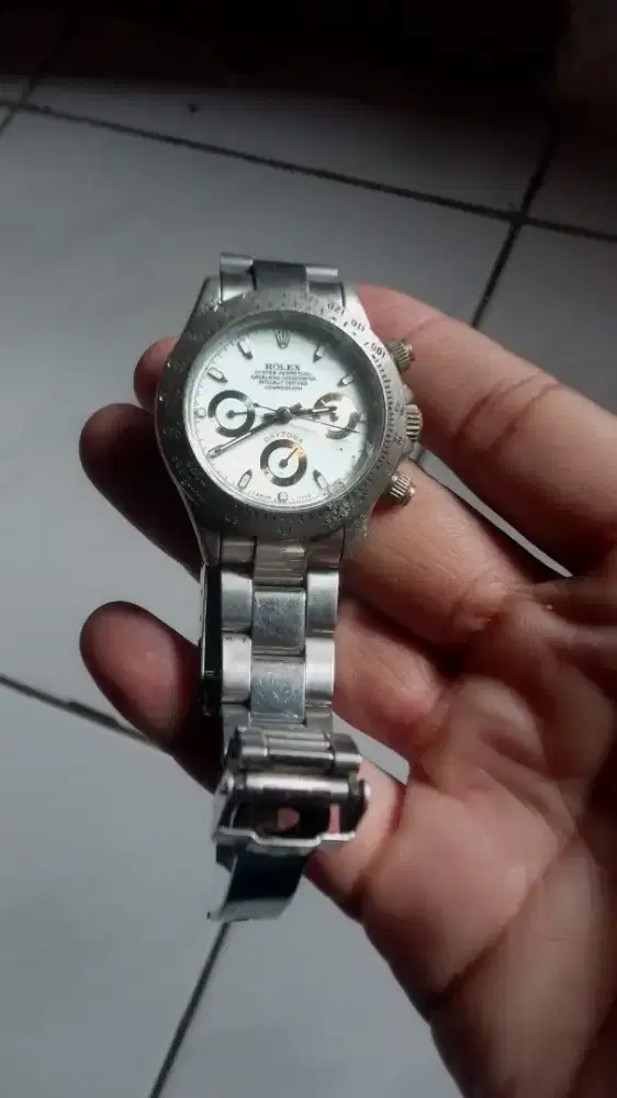 Jam tangan rolex daytona