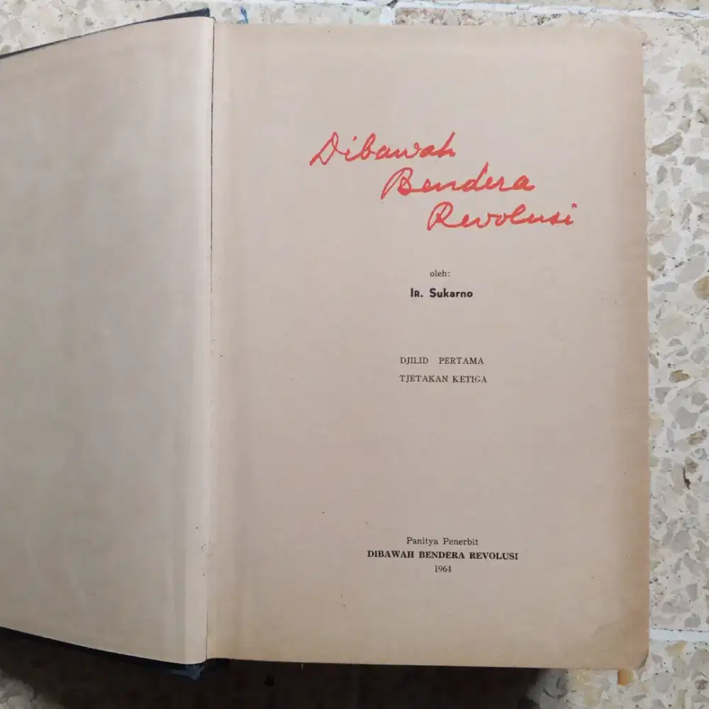 Buku Di bawah Bendera Revolusi oleh Ir. Soekarno