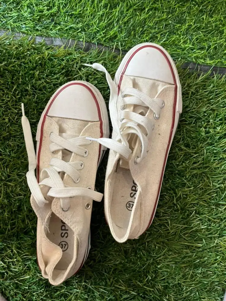 Sepatu Sport ukuran 37