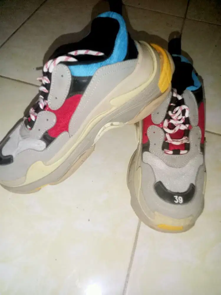 Sepatu balanciaga made in italy