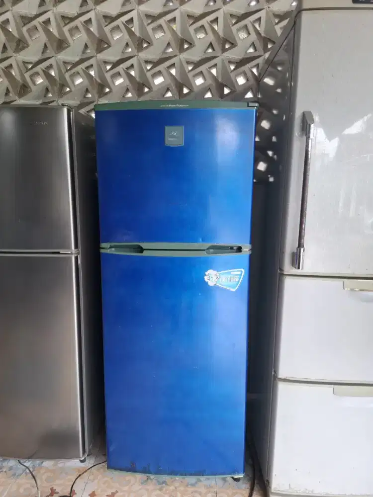 Kulkas 2 Pintu Dingin Beku Murah