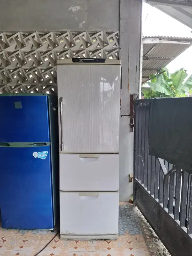 Kulkas 3 Pintu Dingin Beku