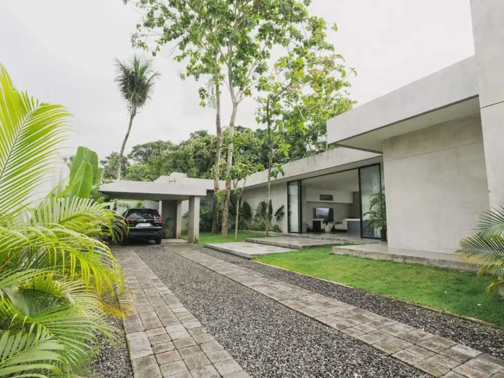 Villa 4 Kamar Tidur dengan Pemandangan Greenbelt dan Desain Arsitektur Modern di Kaba-Kaba (B-KK31)