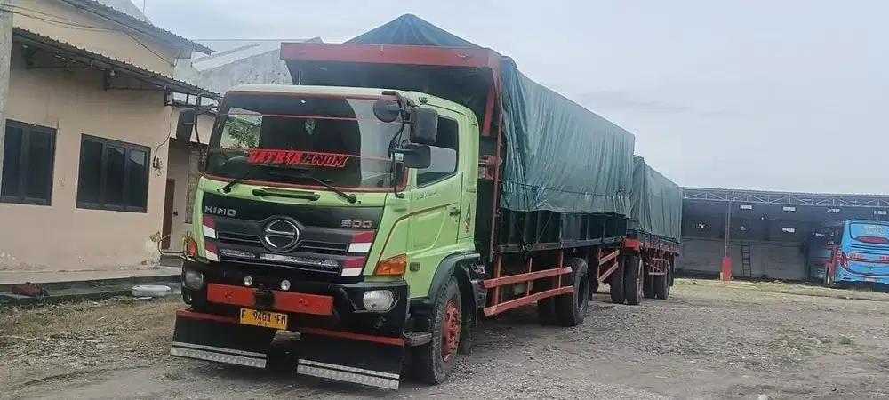 TRUK HINO FG8J TAHUN 2017