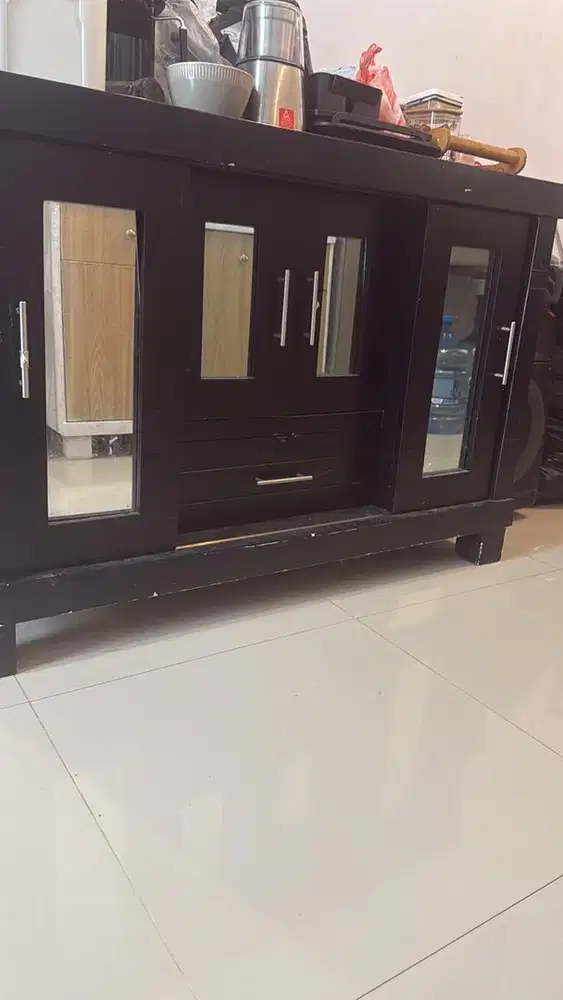 Dijual bufet kaca minimalis warna hitam