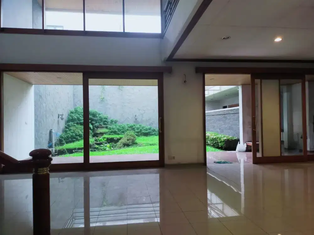 Turun Harga! Rumah 2 Lantai Bisnis Area di Jl. Dr. Setiabudi, Kota Bandung