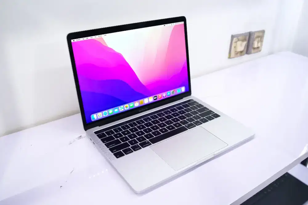 MacBook Pro 2019 13inch Touchbar.CORE i5.RAM8GB.SSD128GB