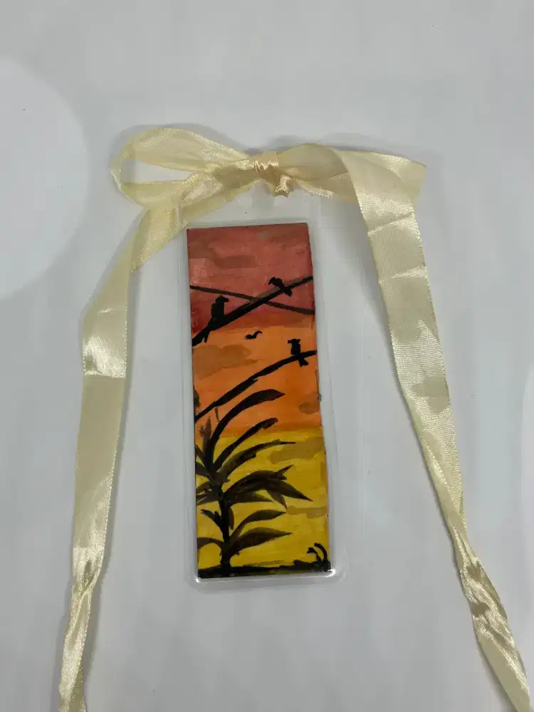 Bookmark Burung melihat senja - HSC 2025
