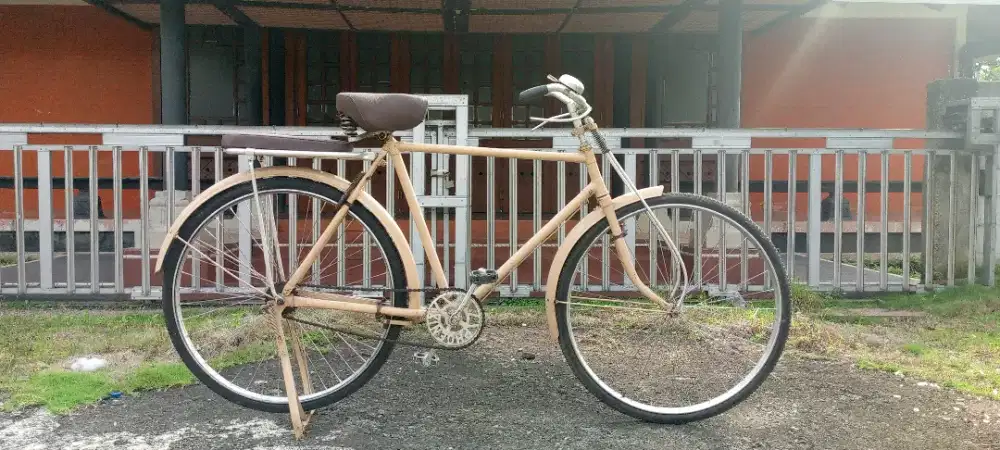 Sepeda onthel merk Avon