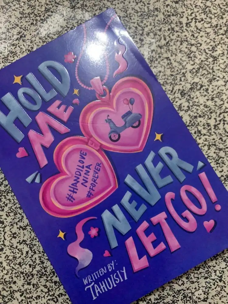 Novel Hold me Never let go!